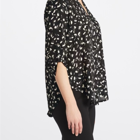 Lush Warren Split Neck Patterned Blouse. Size large - Picture 4 of 10